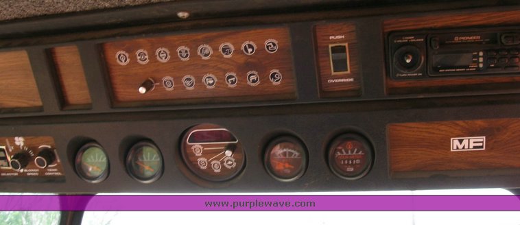 image for item 6772 1980 Massey-Ferguson 760 combine with 24' header