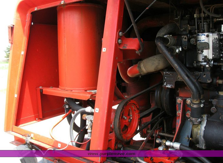 image for item 6772 1980 Massey-Ferguson 760 combine with 24' header