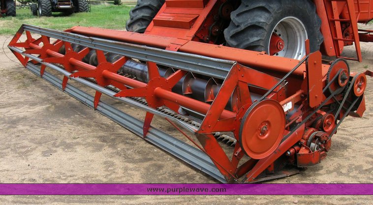 image for item 6772 1980 Massey-Ferguson 760 combine with 24' header