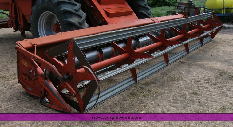 image for item 6772 1980 Massey-Ferguson 760 combine with 24' header