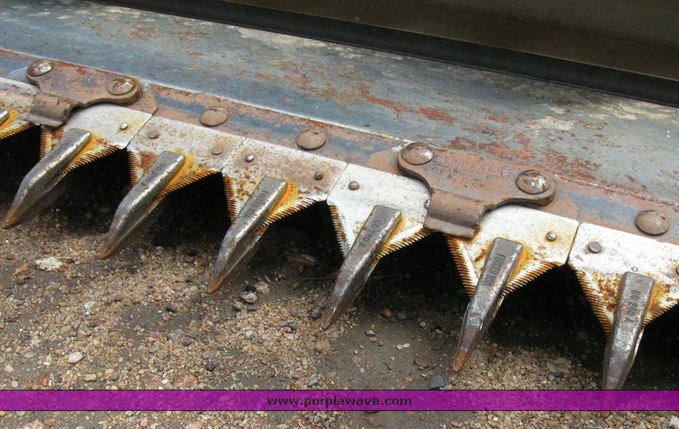 image for item 6772 1980 Massey-Ferguson 760 combine with 24' header