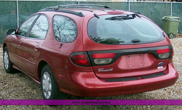 image for item 1406 1998 Ford Taurus SE station wagon