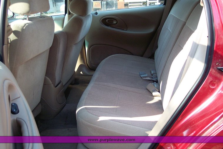 image for item 1406 1998 Ford Taurus SE station wagon