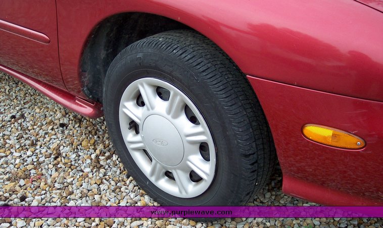 image for item 1406 1998 Ford Taurus SE station wagon