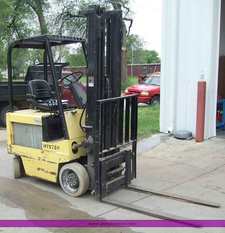image for item 2129 1984 Hyster E30XL electric forklift