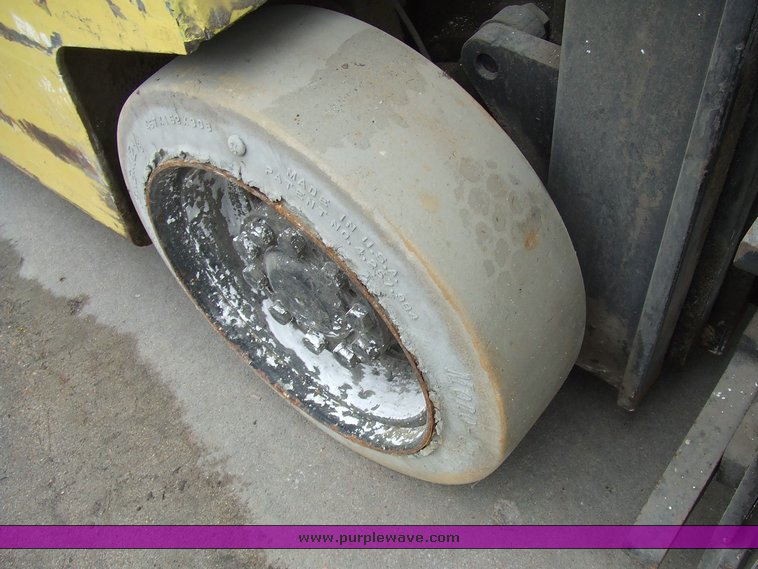 image for item 2129 1984 Hyster E30XL electric forklift