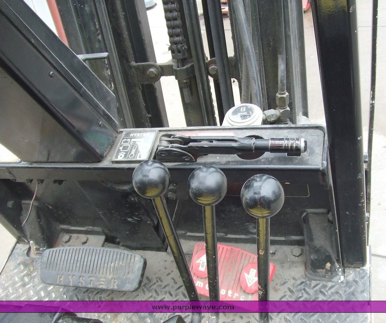 image for item 2129 1984 Hyster E30XL electric forklift