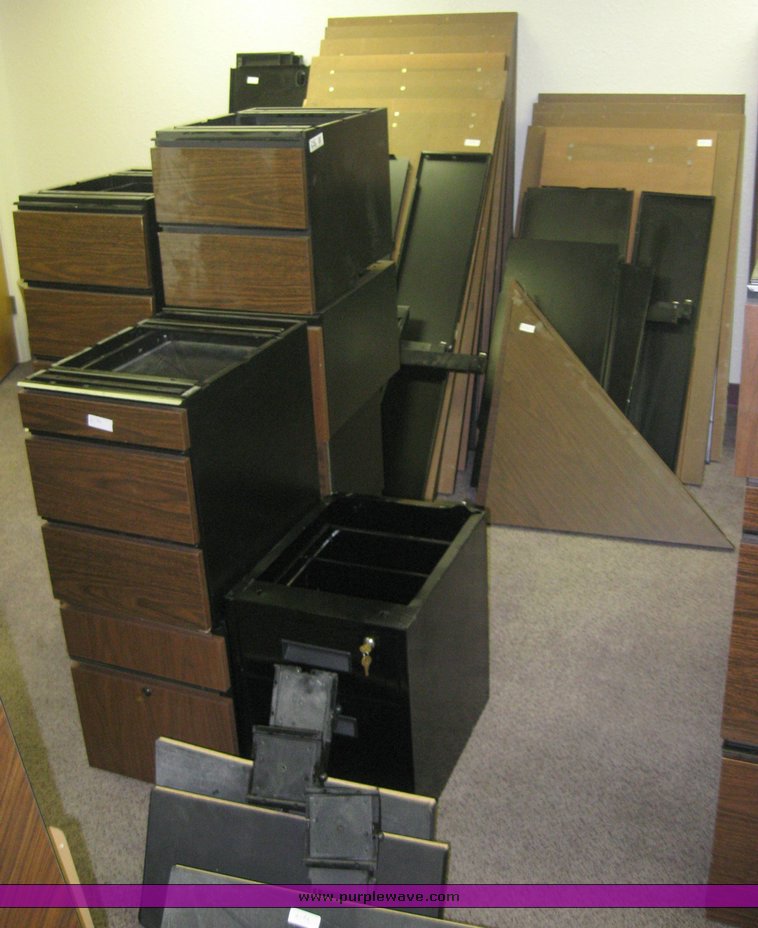 image for item 2142 Assorted office modular furniture