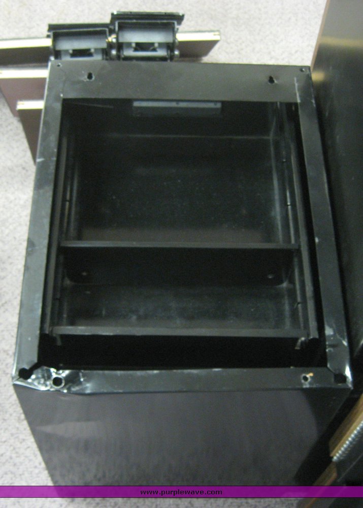 image for item 2142 Assorted office modular furniture