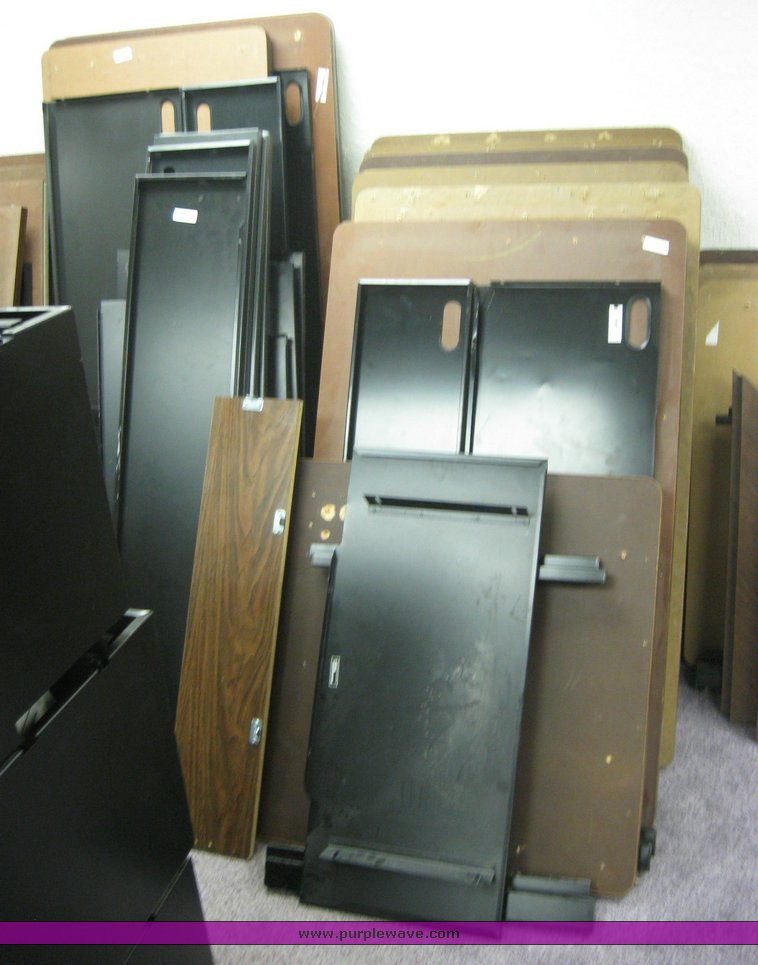image for item 2143 Assorted office modular furniture