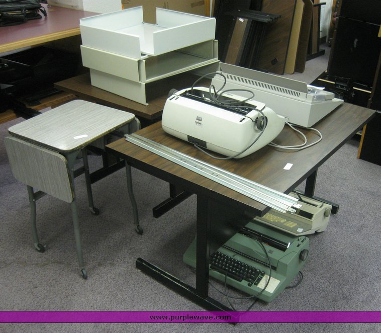 image for item 2144 Assorted office supplies