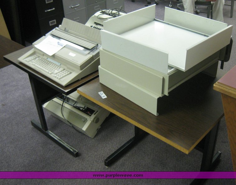 image for item 2144 Assorted office supplies