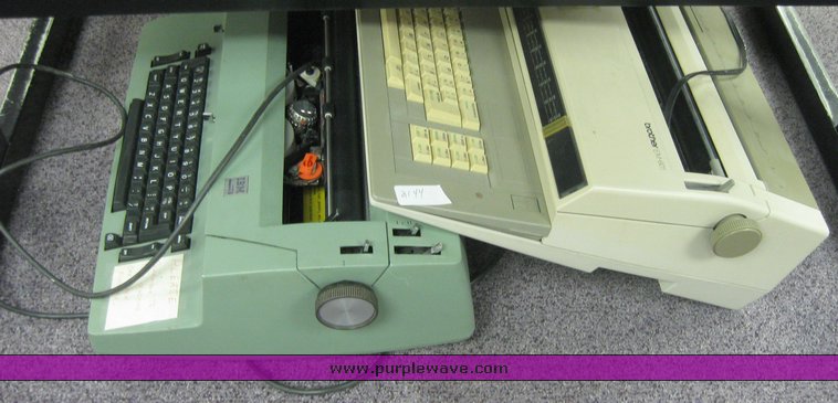 image for item 2144 Assorted office supplies