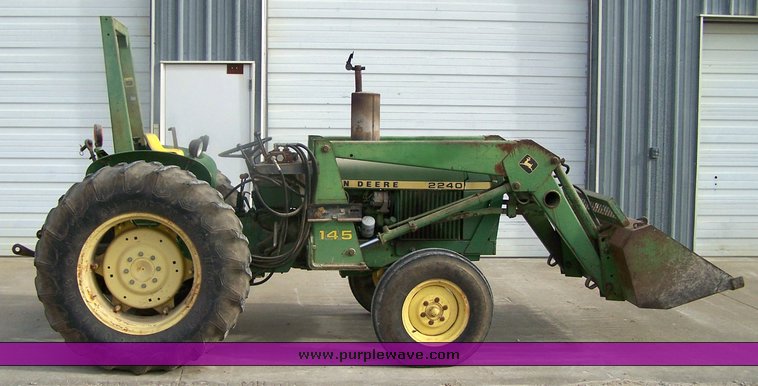 image for item 2450 1978 John Deere 2240 tractor with loader