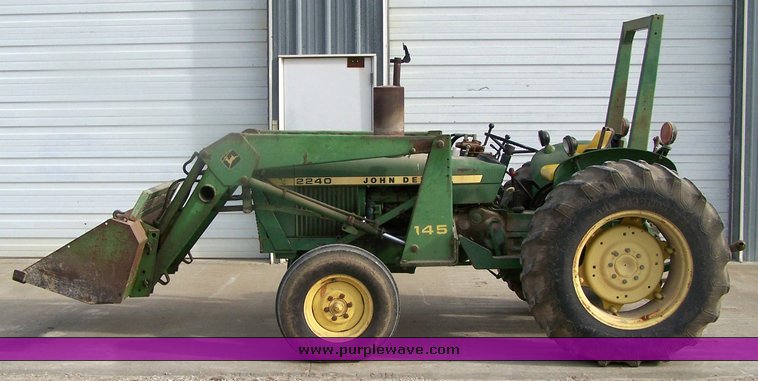 image for item 2450 1978 John Deere 2240 tractor with loader