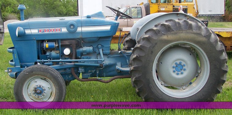 image for item 2452 1972 Ford 3000 tractor
