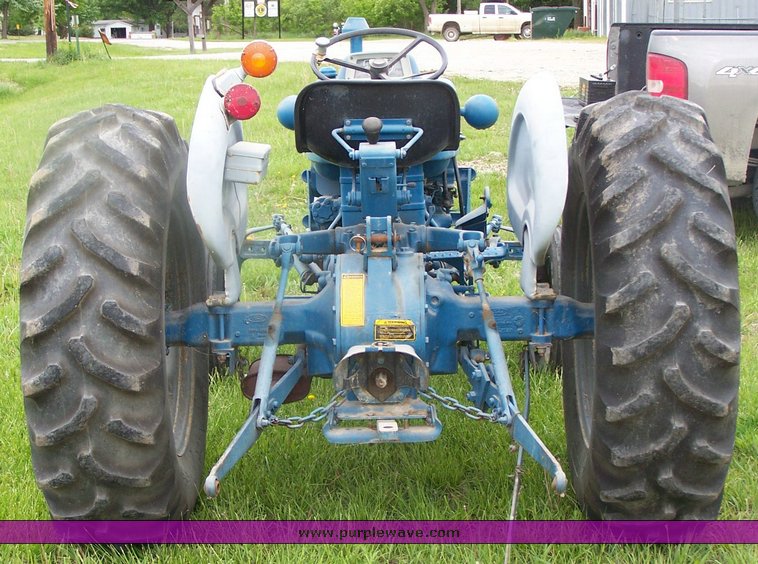 image for item 2452 1972 Ford 3000 tractor
