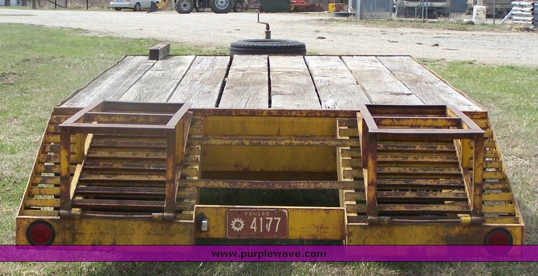 image for item 2457 1974 Carrier King 15' trailer