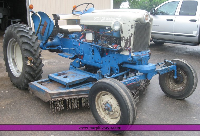 image for item 2458 1962 Ford 901 work master tractor