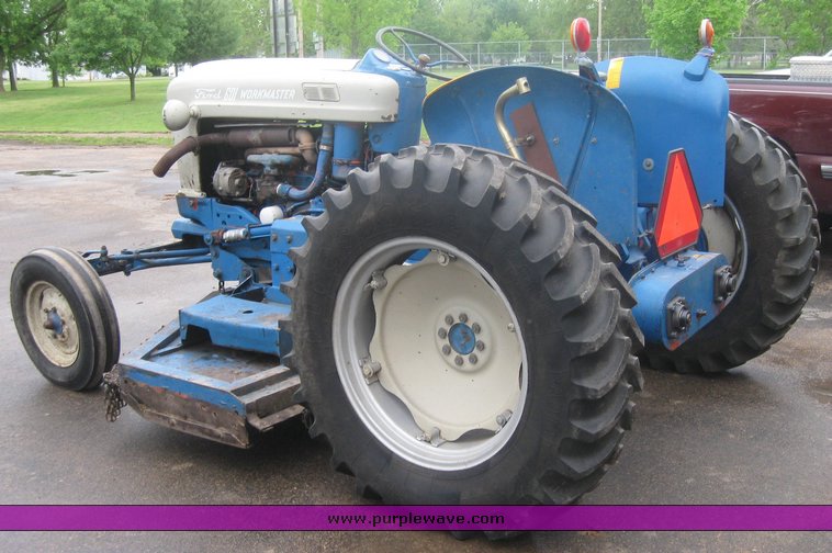 image for item 2458 1962 Ford 901 work master tractor