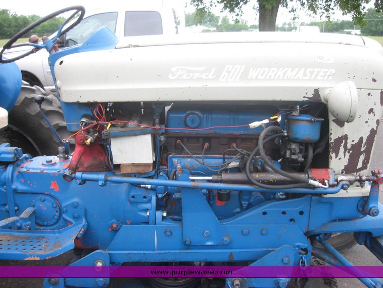 image for item 2458 1962 Ford 901 work master tractor
