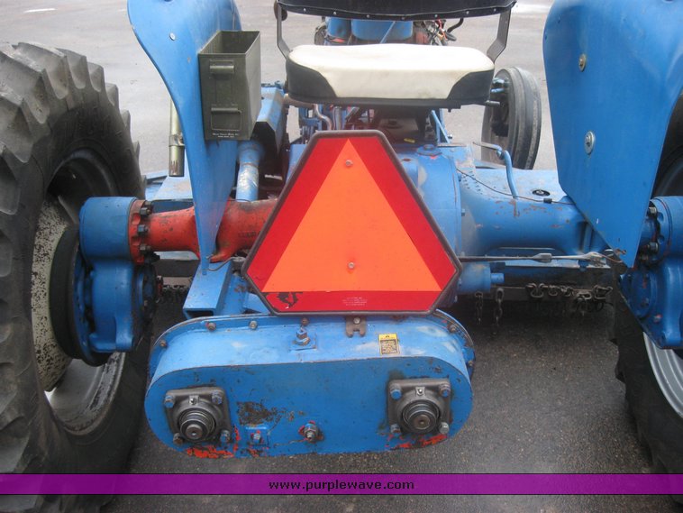 image for item 2458 1962 Ford 901 work master tractor