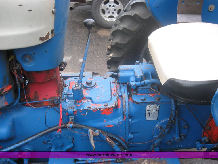 image for item 2458 1962 Ford 901 work master tractor