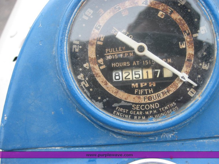 image for item 2458 1962 Ford 901 work master tractor