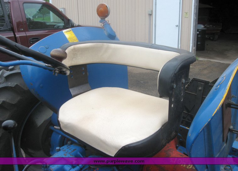 image for item 2458 1962 Ford 901 work master tractor