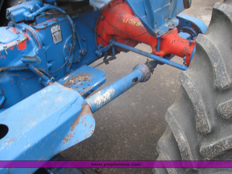 image for item 2458 1962 Ford 901 work master tractor