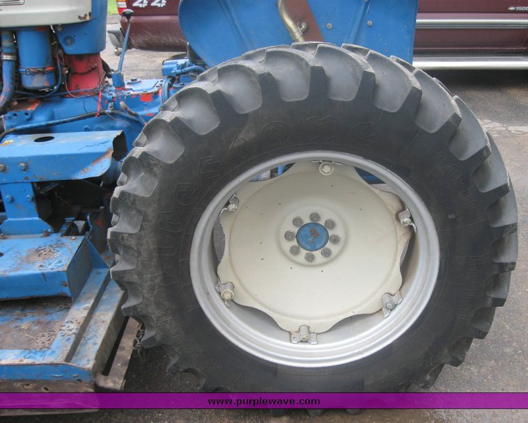 image for item 2458 1962 Ford 901 work master tractor