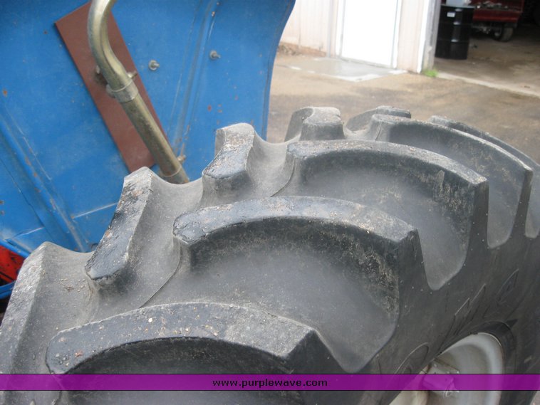 image for item 2458 1962 Ford 901 work master tractor