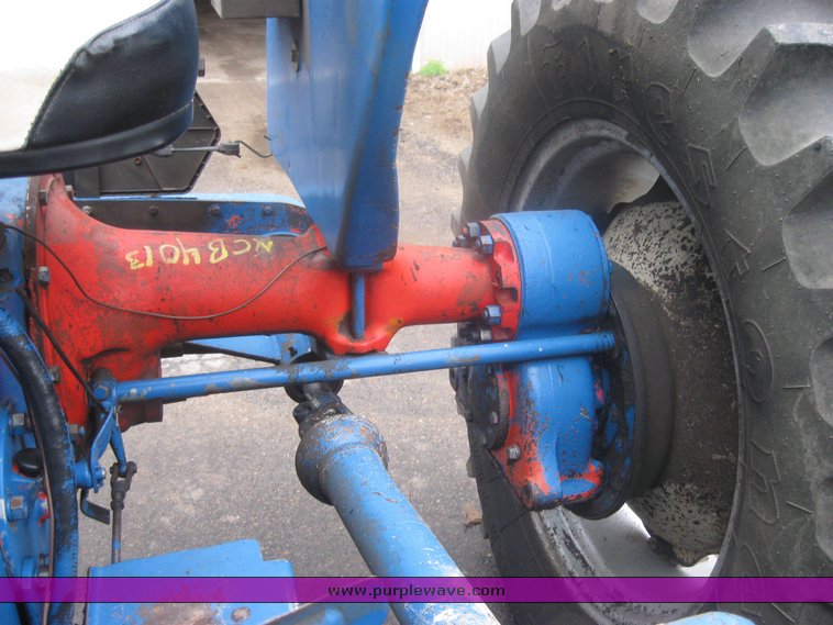 image for item 2458 1962 Ford 901 work master tractor