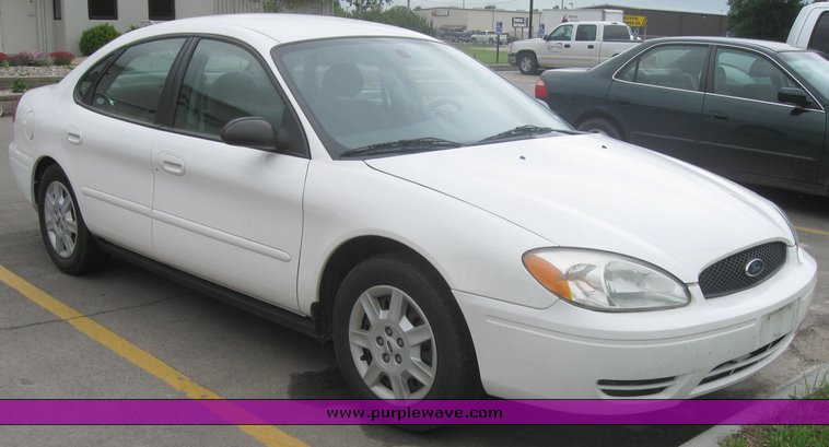 image for item 2496 2006 Ford Taurus SE