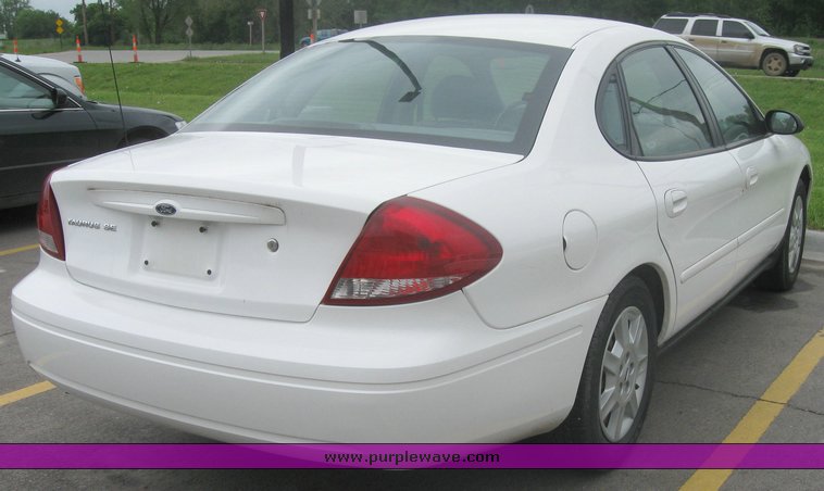 image for item 2496 2006 Ford Taurus SE