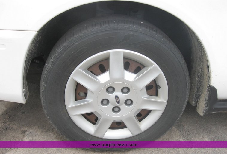 image for item 2496 2006 Ford Taurus SE