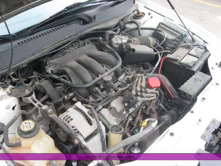 image for item 2496 2006 Ford Taurus SE