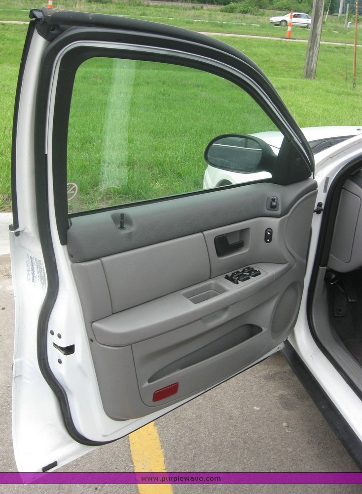 image for item 2496 2006 Ford Taurus SE