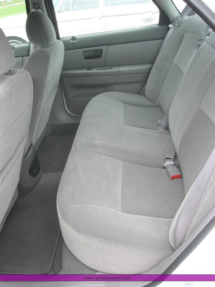 image for item 2496 2006 Ford Taurus SE