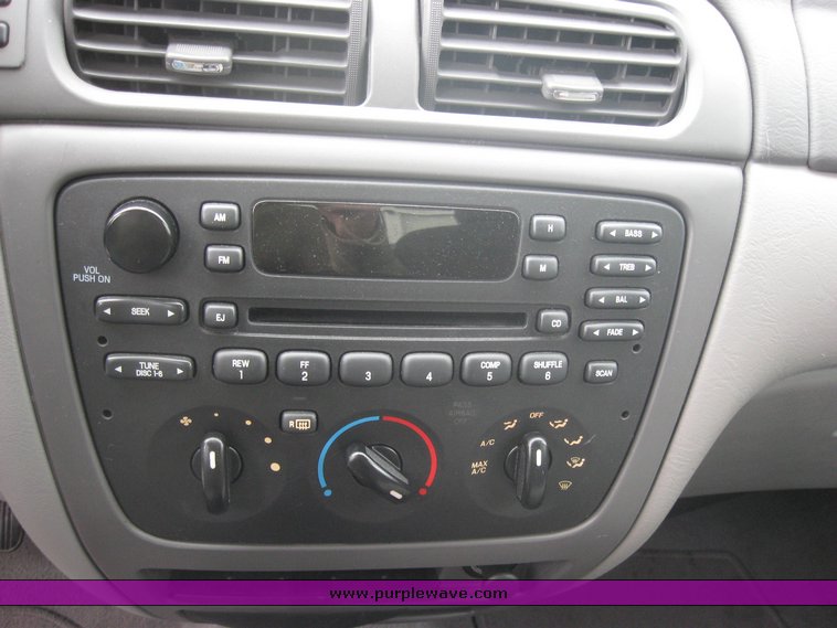 image for item 2496 2006 Ford Taurus SE