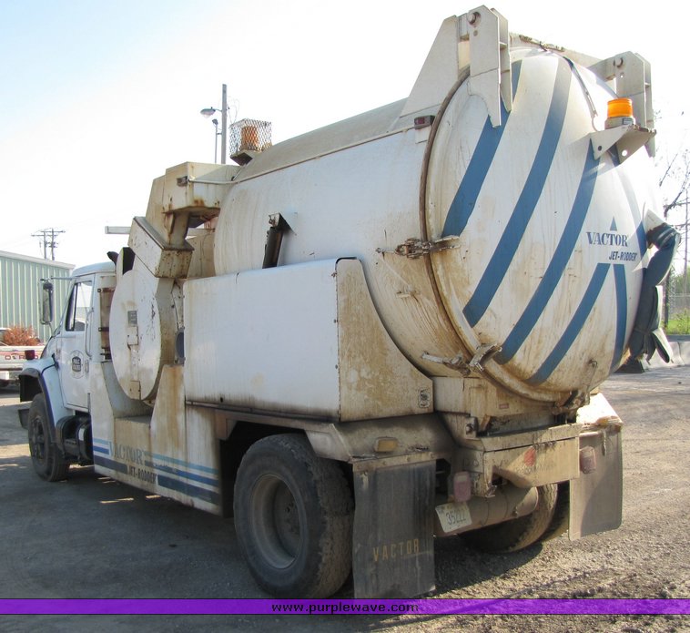 image for item 3069 1983 International Series S1954 vactor truck