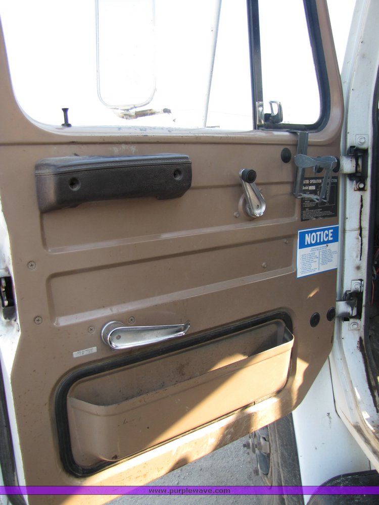 image for item 3069 1983 International Series S1954 vactor truck