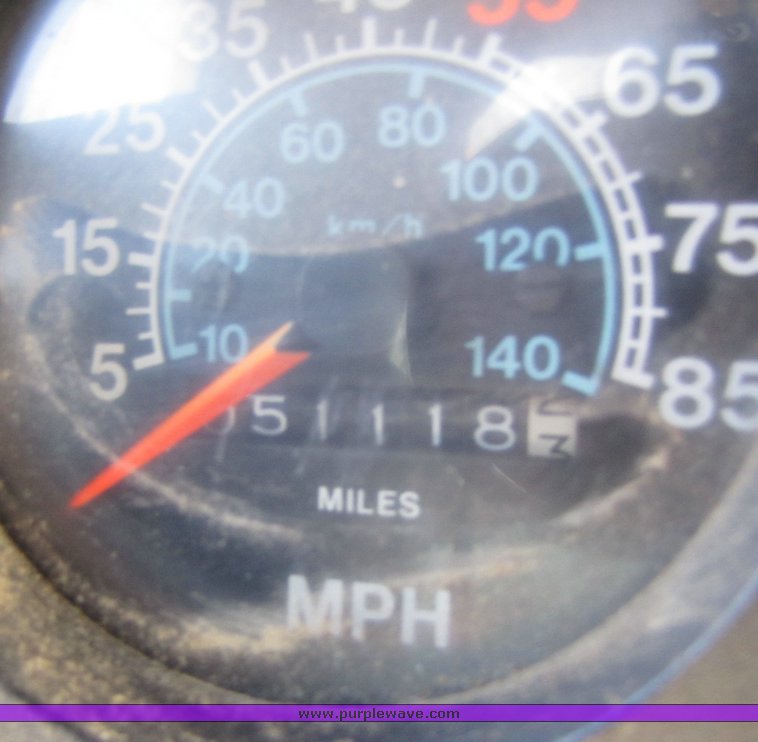 image for item 3069 1983 International Series S1954 vactor truck