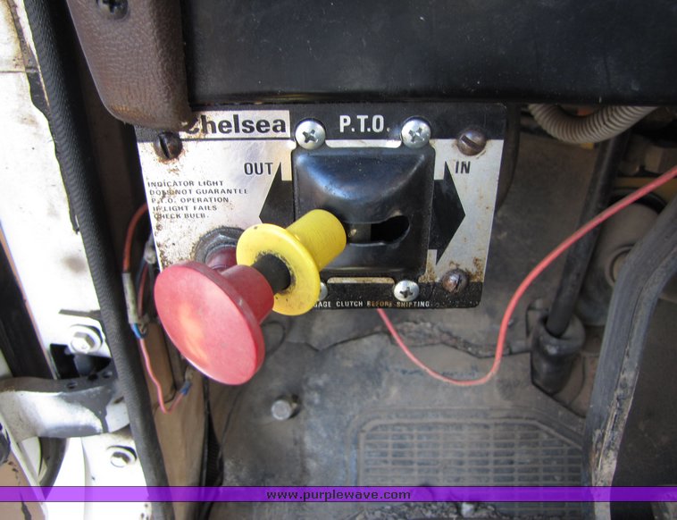 image for item 3069 1983 International Series S1954 vactor truck