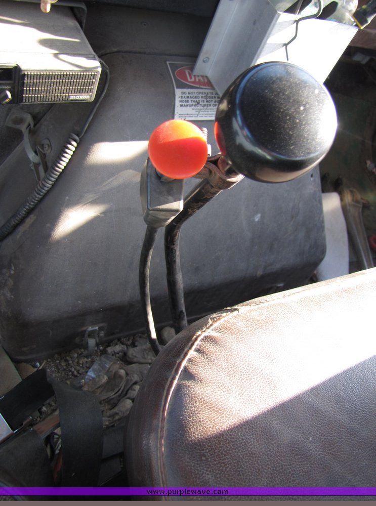 image for item 3069 1983 International Series S1954 vactor truck