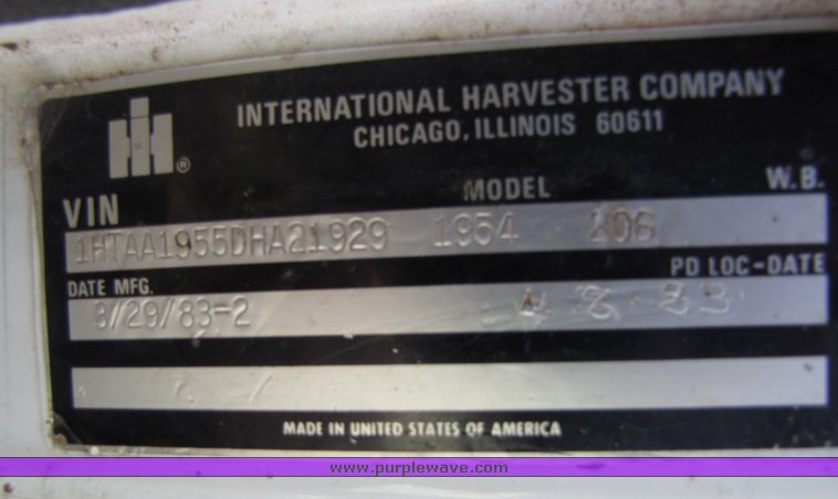 image for item 3069 1983 International Series S1954 vactor truck