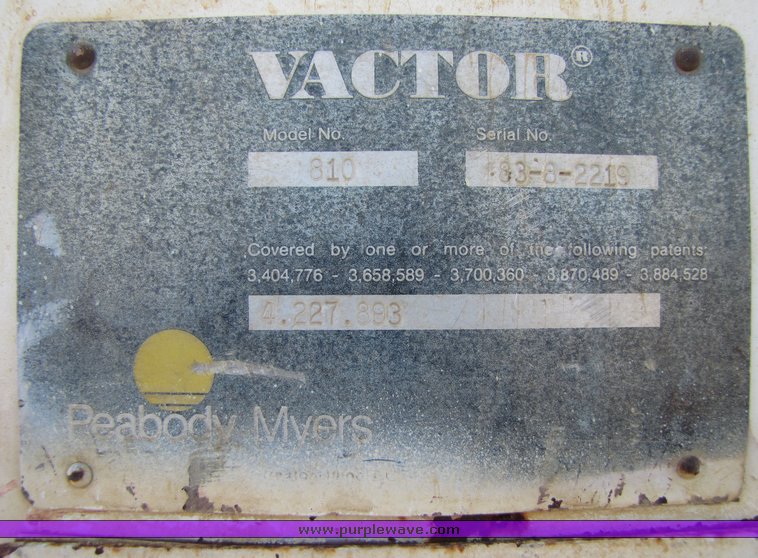 image for item 3069 1983 International Series S1954 vactor truck