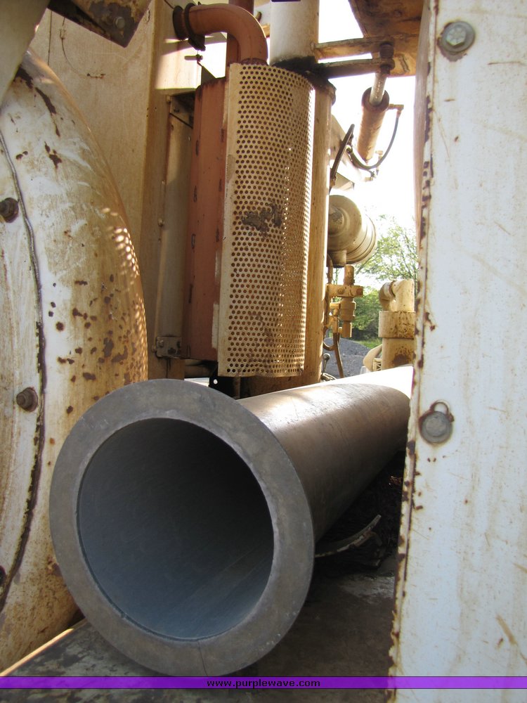 image for item 3069 1983 International Series S1954 vactor truck