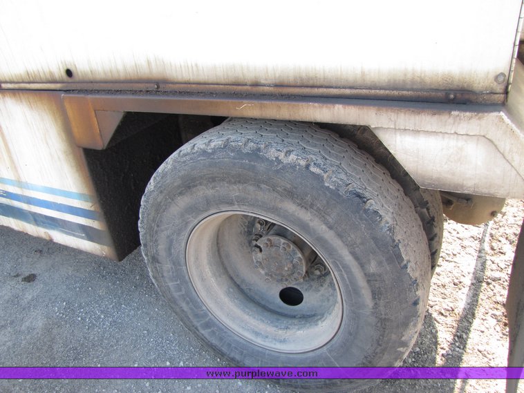 image for item 3069 1983 International Series S1954 vactor truck