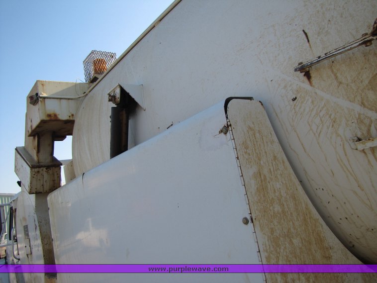 image for item 3069 1983 International Series S1954 vactor truck